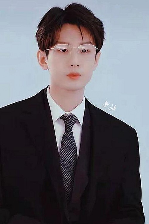 娱乐圈大瓜揭秘：绯闻、直播与天涯爆料震荡