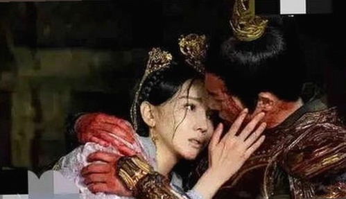 张艺兴霸屏纽约时代广场，吃瓜娱乐apk助力两神秘“瓜农”揭秘圈内内幕